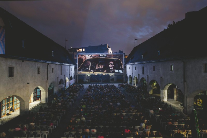 openluchtbios in de avond
